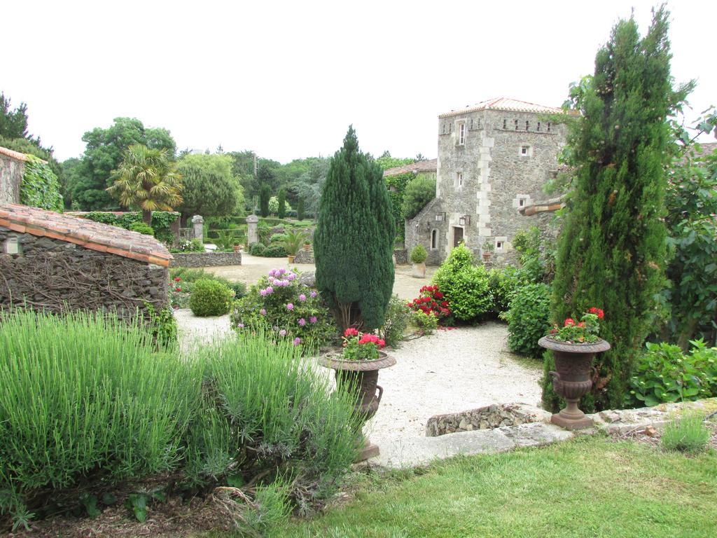 Logis De La Robliniere Landevieille Exterior foto