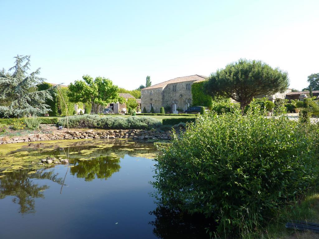 Logis De La Robliniere Landevieille Exterior foto
