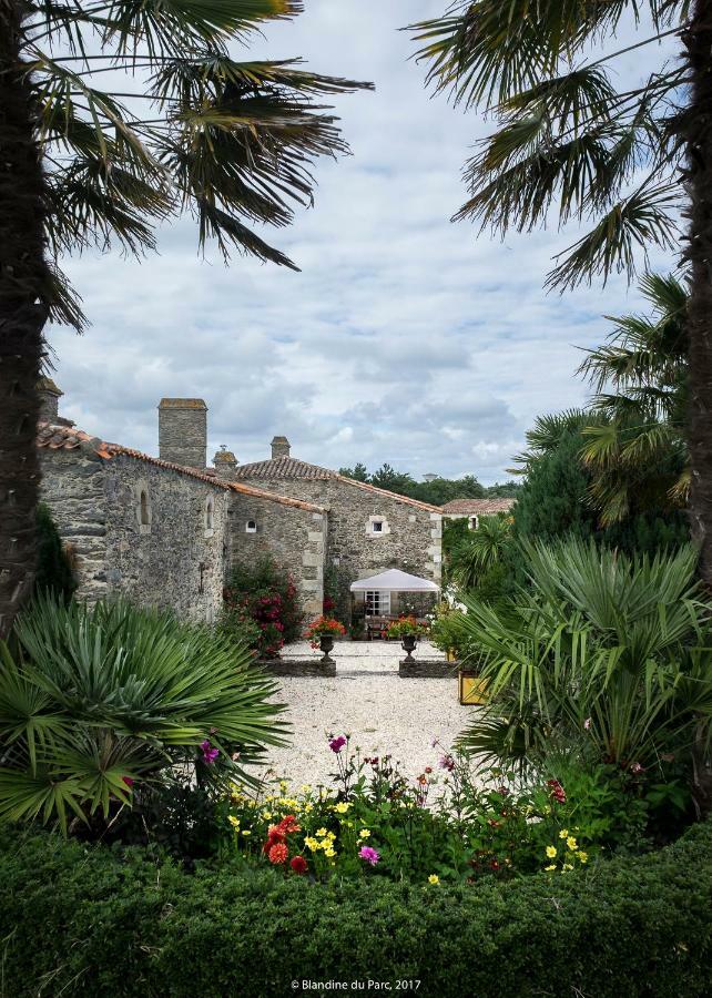 Logis De La Robliniere Landevieille Exterior foto