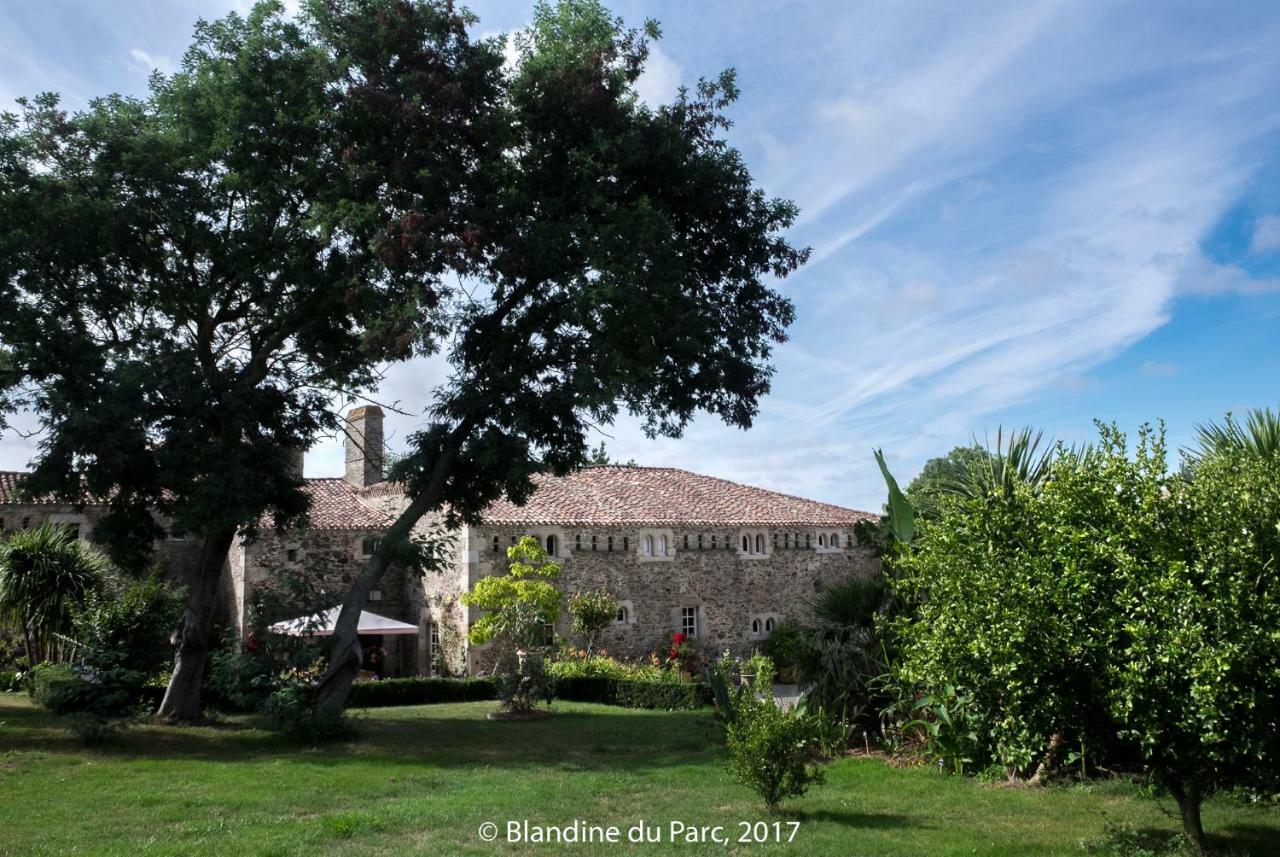 Logis De La Robliniere Landevieille Exterior foto