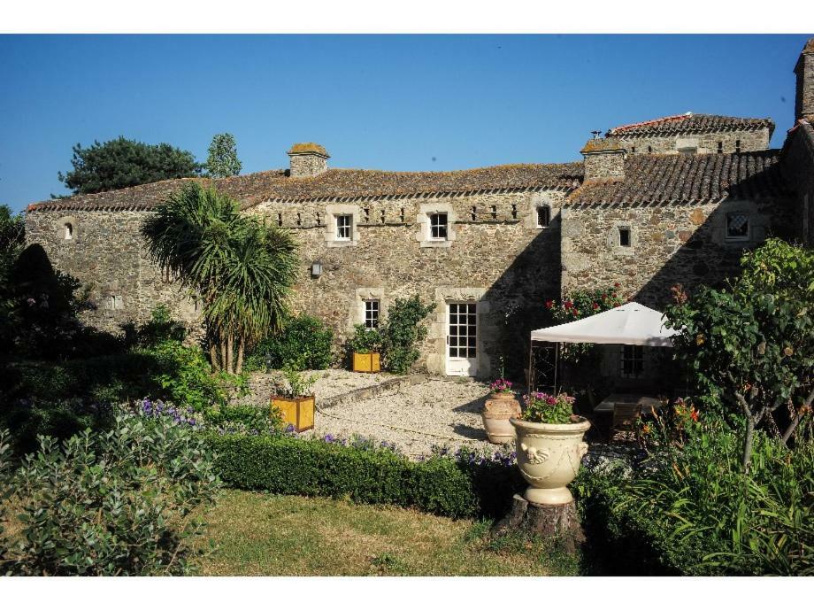 Logis De La Robliniere Landevieille Exterior foto